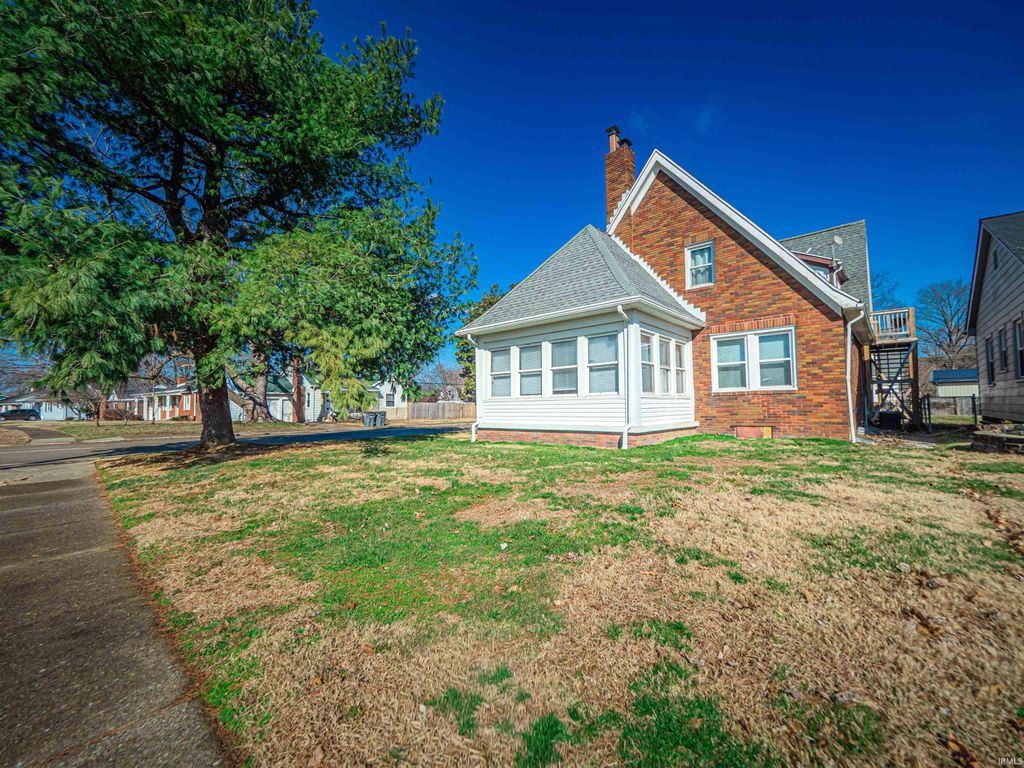 Photo of 1700 E Blackford Avenue, Evansville, IN 47714 (MLS # 202606381)