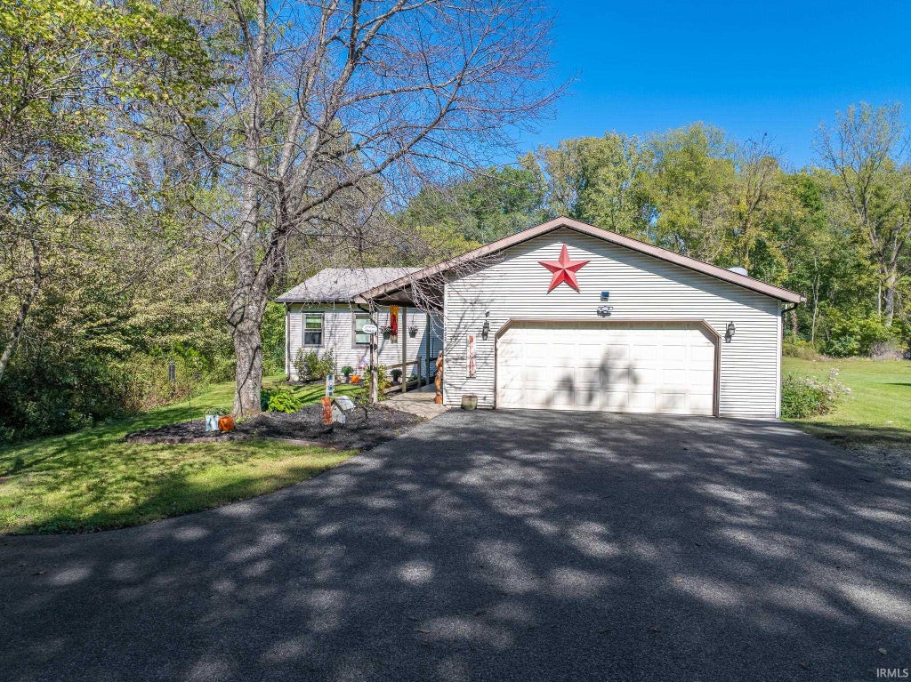Photo of 1882 Stitt Street, Wabash, IN 46992 (MLS # 202640691)