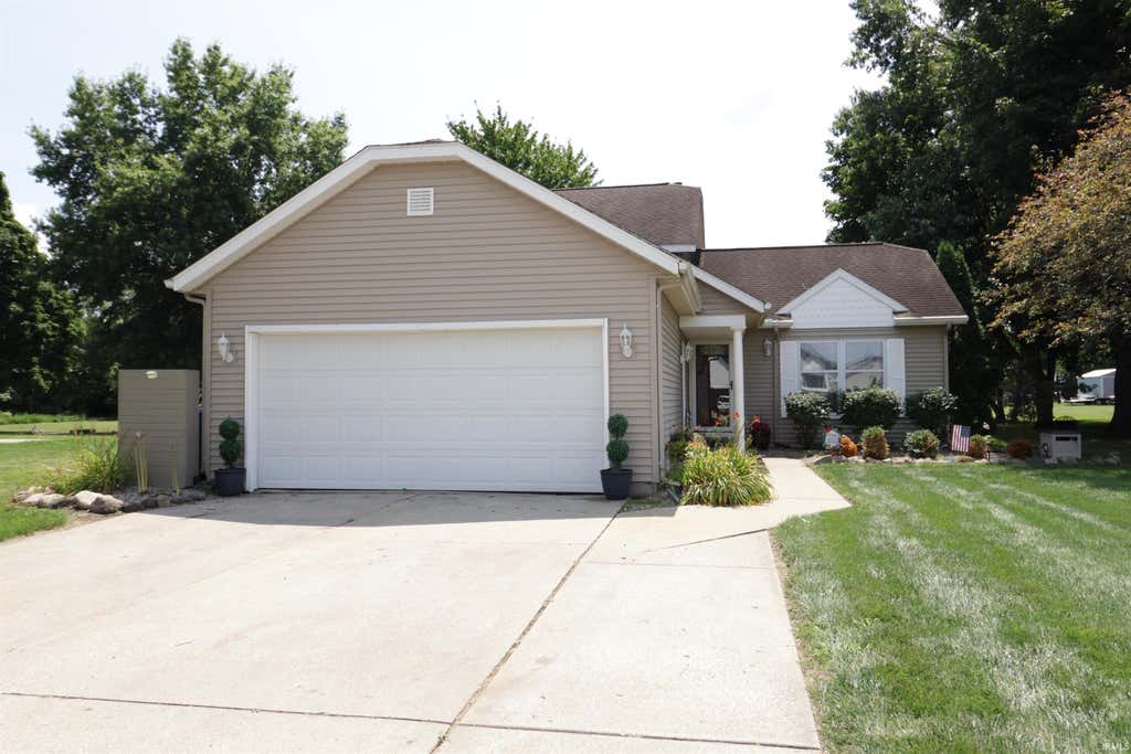 Photo of 1334 W Grant Street, Bremen, IN 46506 (MLS # 202631869)