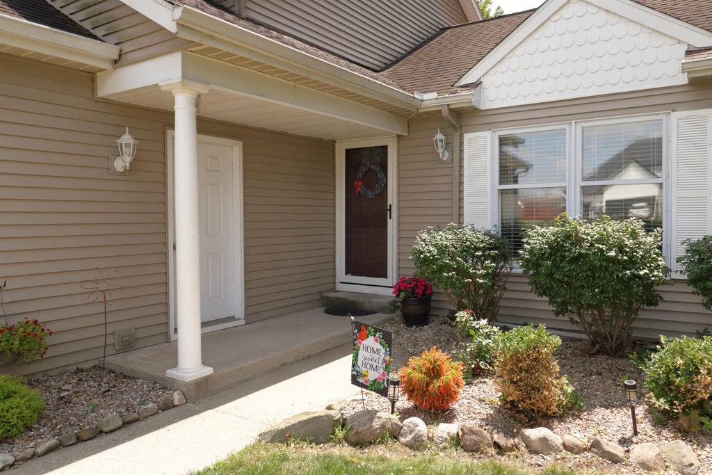 Photo of 1334 W Grant Street, Bremen, IN 46506 (MLS # 202631869)
