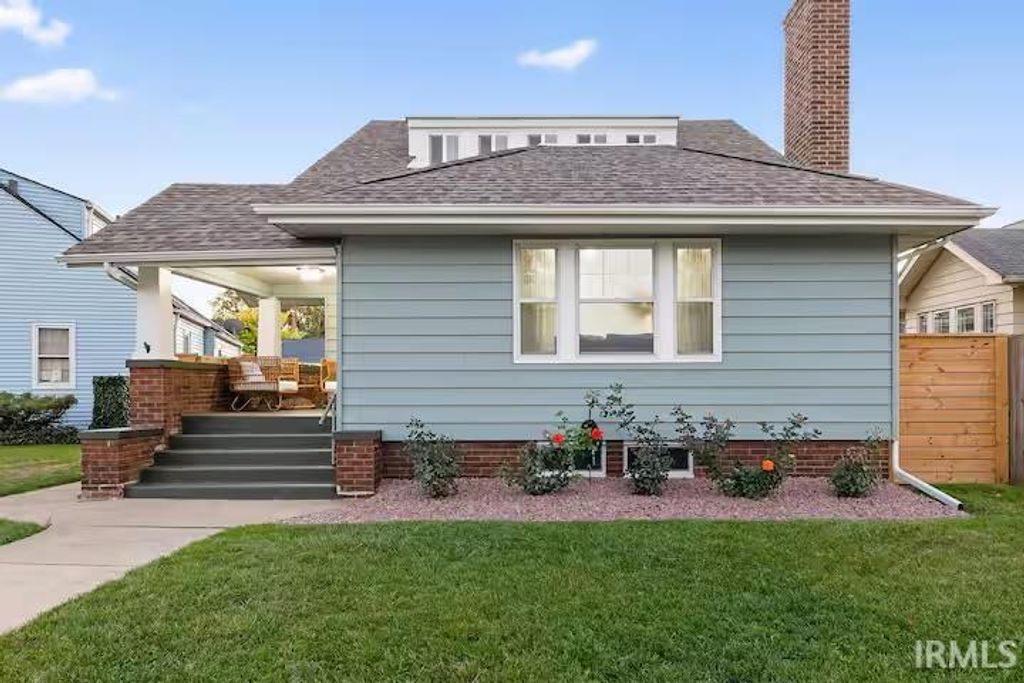 Photo of 1933 Inglewood Place, South Bend, IN 46616 (MLS # 202612656)