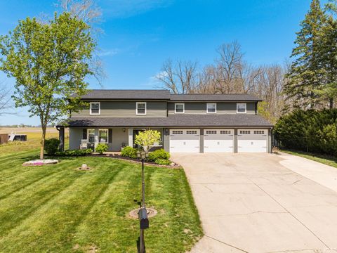 Photo of 2200 W Pineview Drive, Muncie, IN 47303 (MLS # 202614164)