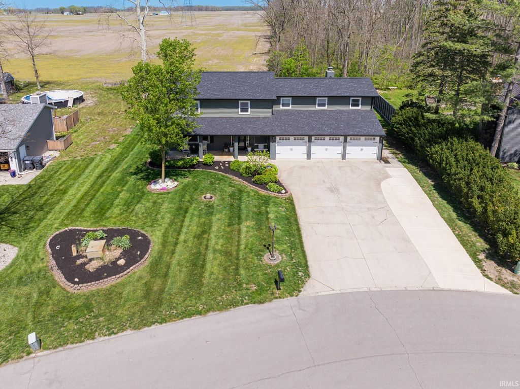 Photo of 2200 W Pineview Drive, Muncie, IN 47303 (MLS # 202614164)