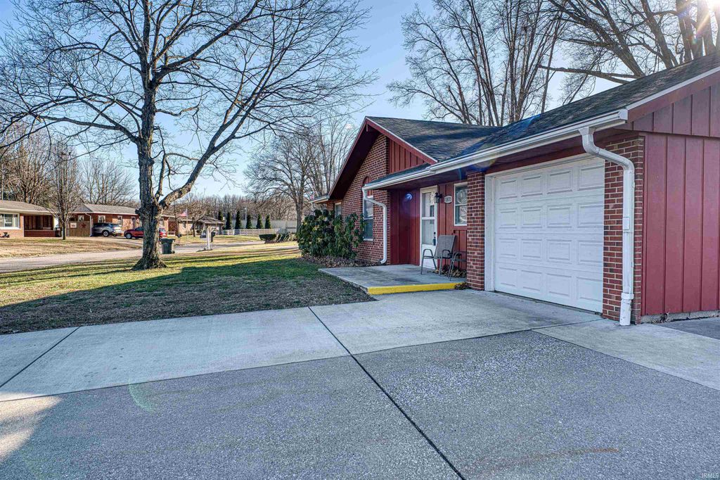 Photo of 1831 Chickasaw Drive, Evansville, IN 47715 (MLS # 202602116)