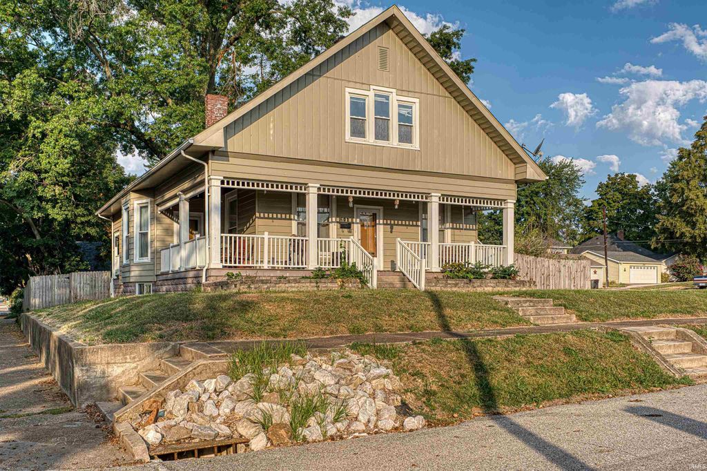 Photo of 601 N CANAL Street, Mount Vernon, IN 47620 (MLS # 202539641)