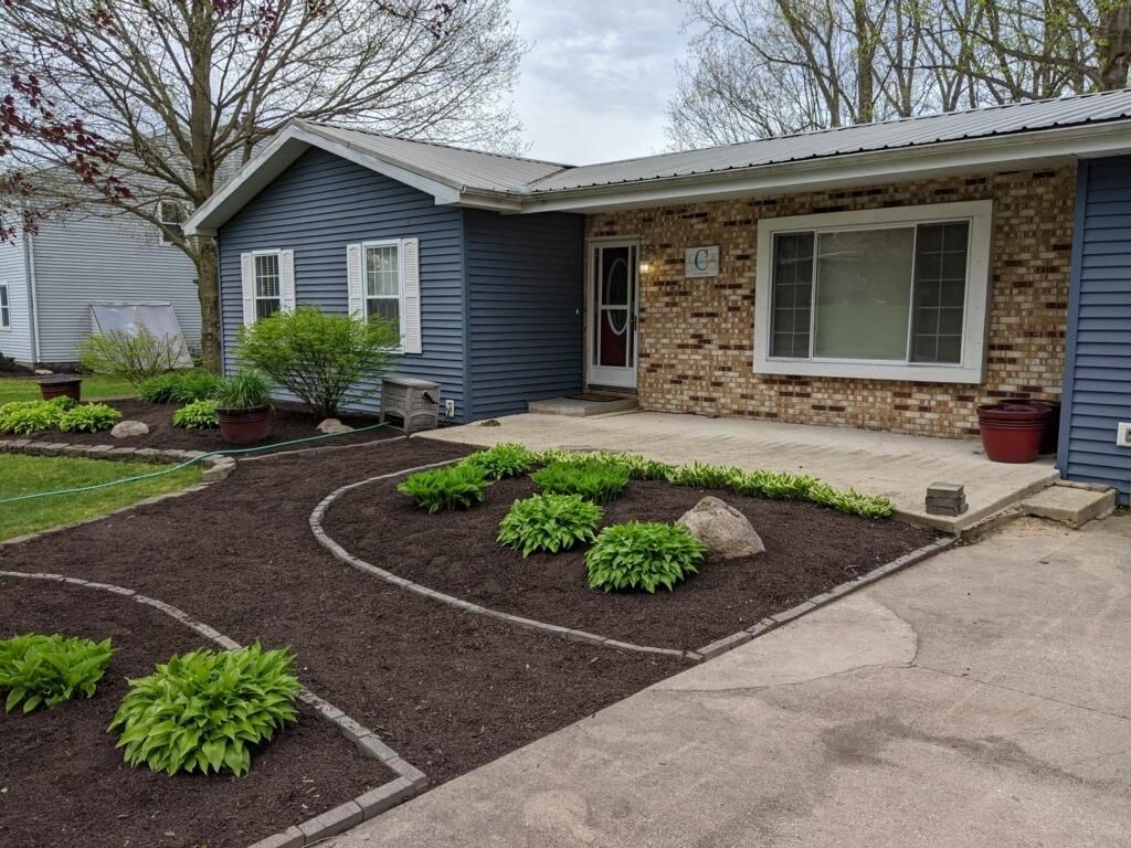 Photo of 2438 S Woodland Trail, Warsaw, IN 46580 (MLS # 202607874)