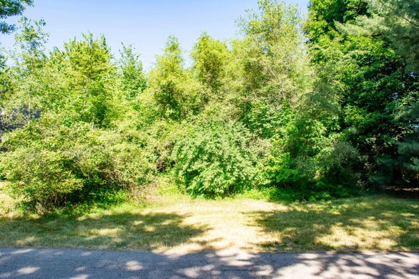 125 MYRTLE ST # 20, ROSELAND, IN 46637 - Image 1b7ceaa228756faadb3a347ef4fe6f7e/2516045231