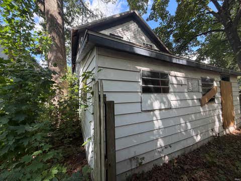 Tiny photo for 822 Willard Street, Elkhart, IN 46516 (MLS # 202635296)