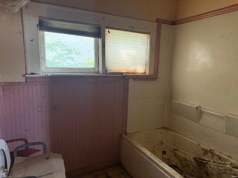 Tiny photo for 822 Willard Street, Elkhart, IN 46516 (MLS # 202635296)