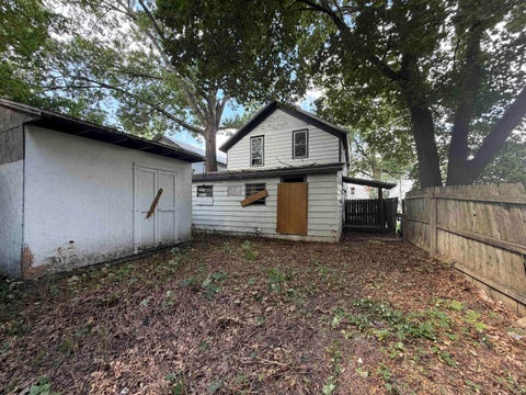 Tiny photo for 822 Willard Street, Elkhart, IN 46516 (MLS # 202635296)