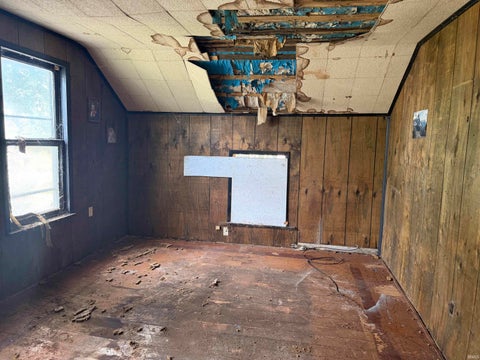 Tiny photo for 822 Willard Street, Elkhart, IN 46516 (MLS # 202635296)