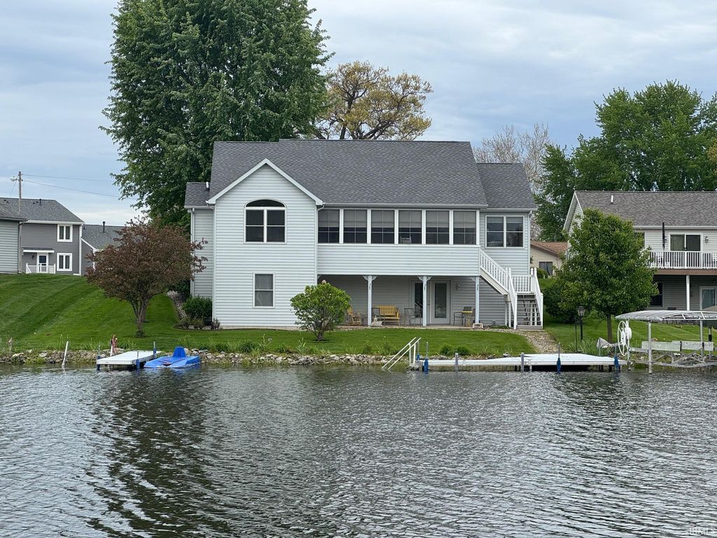Photo of 1728 Colonial Drive, Rochester, IN 46975 (MLS # 202616716)