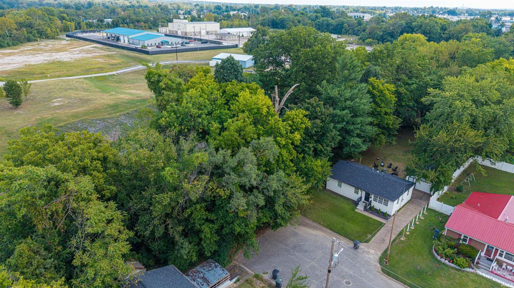 Photo of 1161 E Olmstead Avenue, Evansville, IN 47711 (MLS # 202548410)