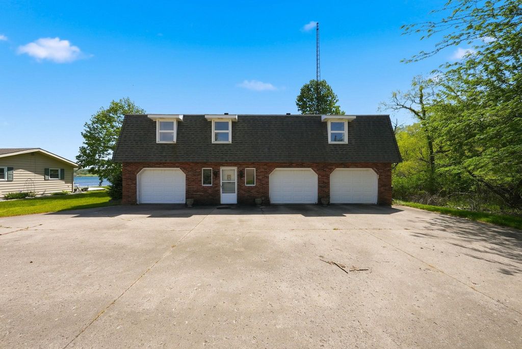 Photo of 4510 N 700 W, Angola, IN 46703 (MLS # 202619257)