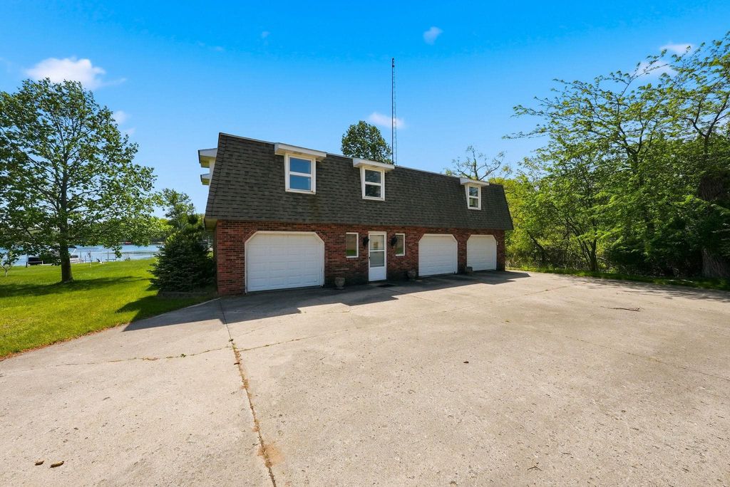 Photo of 4510 N 700 W, Angola, IN 46703 (MLS # 202619257)