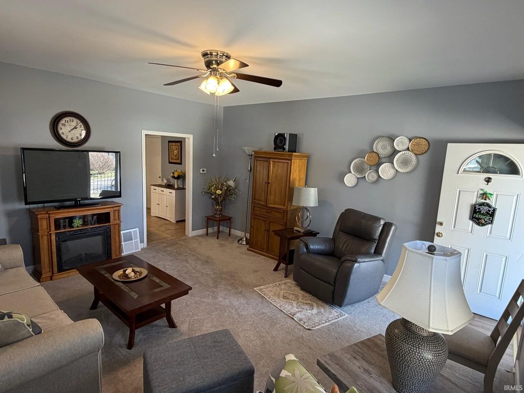 Photo of 826 W Idlewild Drive, Evansville, IN 47710 (MLS # 202608658)