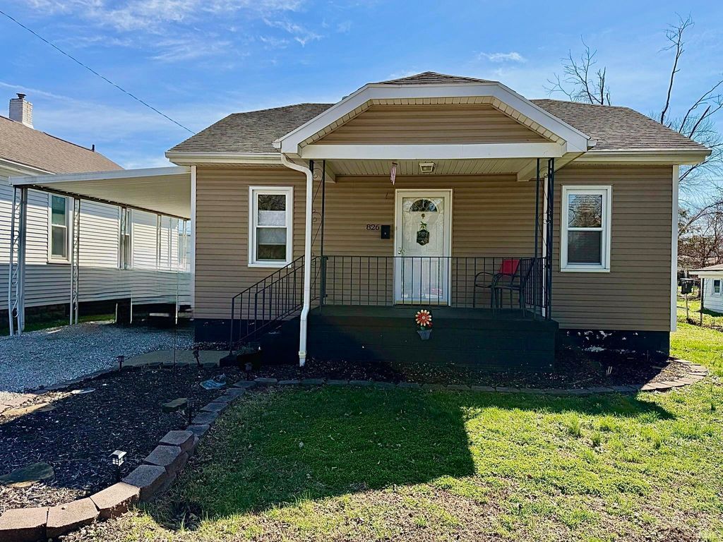 Photo of 826 W Idlewild Drive, Evansville, IN 47710 (MLS # 202608658)