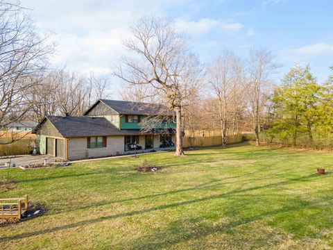 Photo of 1310 W Woodland Drive, Marion, IN 46952 (MLS # 202610769)