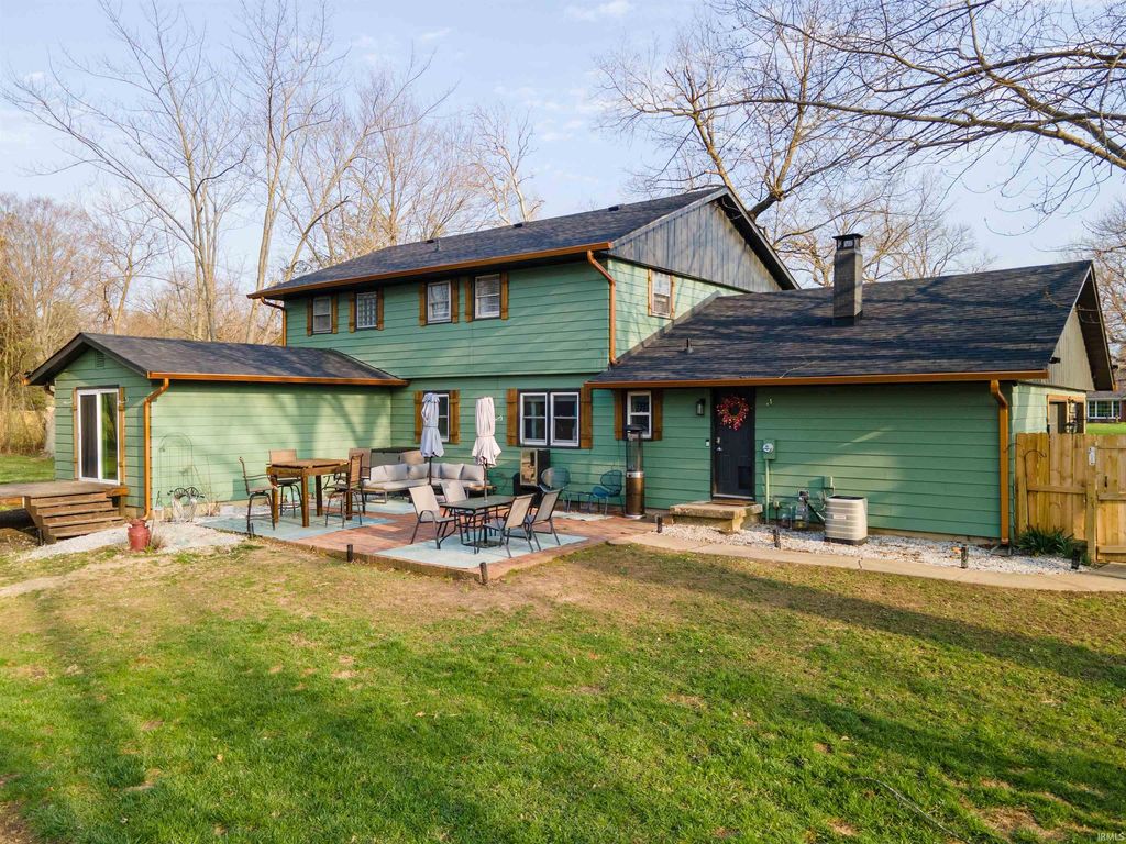 Photo of 1310 W Woodland Drive, Marion, IN 46952 (MLS # 202610769)