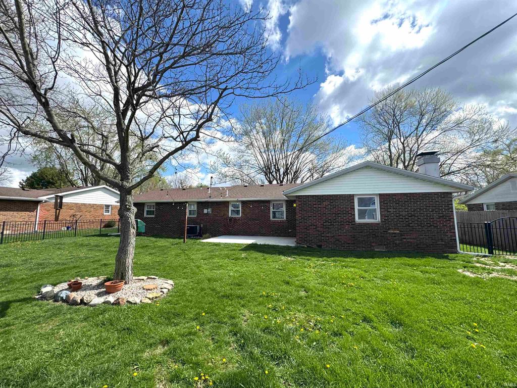 Photo of 2405 N Old Towne Lane, Muncie, IN 47304 (MLS # 202611985)