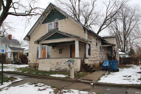 Photo of 425 N Huntington Street, Wabash, IN 46992 (MLS # 202548571)
