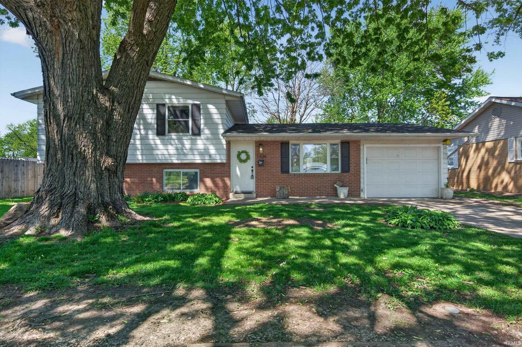 Photo of 1420 W RICHMOND Street, Kokomo, IN 46901 (MLS # 202614139)