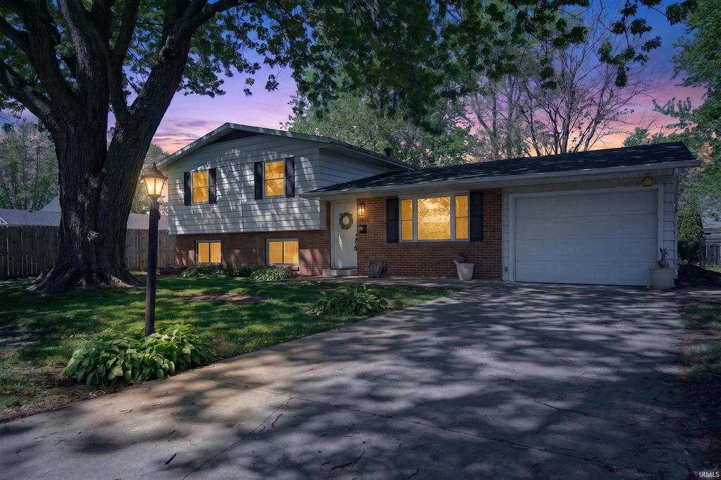 Photo of 1420 W RICHMOND Street, Kokomo, IN 46901 (MLS # 202614139)