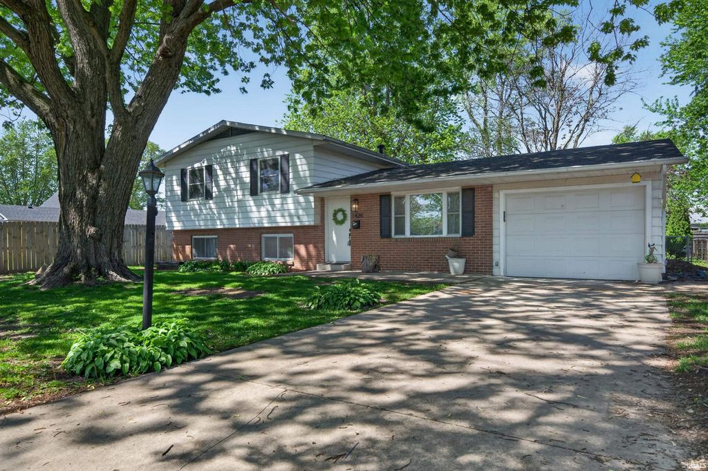 Photo of 1420 W RICHMOND Street, Kokomo, IN 46901 (MLS # 202614139)