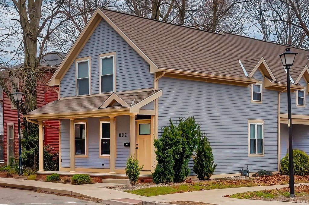 Photo of 802 Lavina Street, Fort Wayne, IN 46802 (MLS # 202615287)
