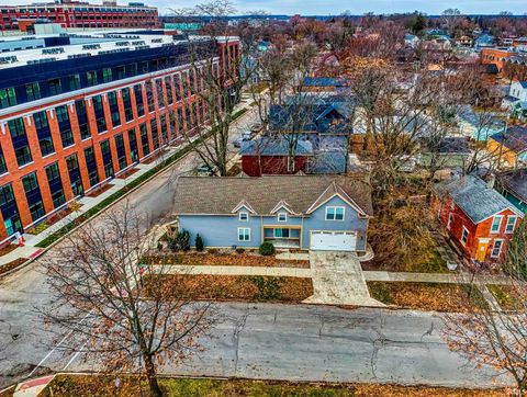 Tiny photo for 802 Lavina Street, Fort Wayne, IN 46802 (MLS # 202615287)