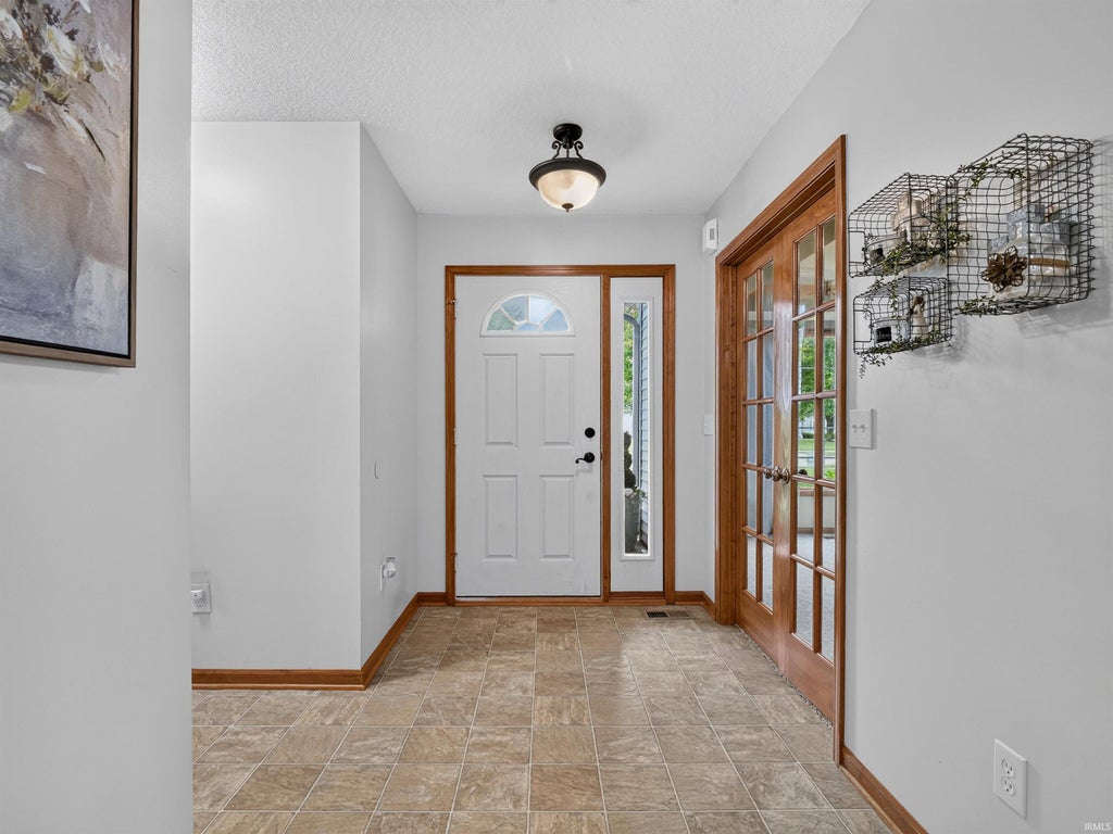 Photo of 2009 Miami Trail, Huntington, IN 46750 (MLS # 202636250)