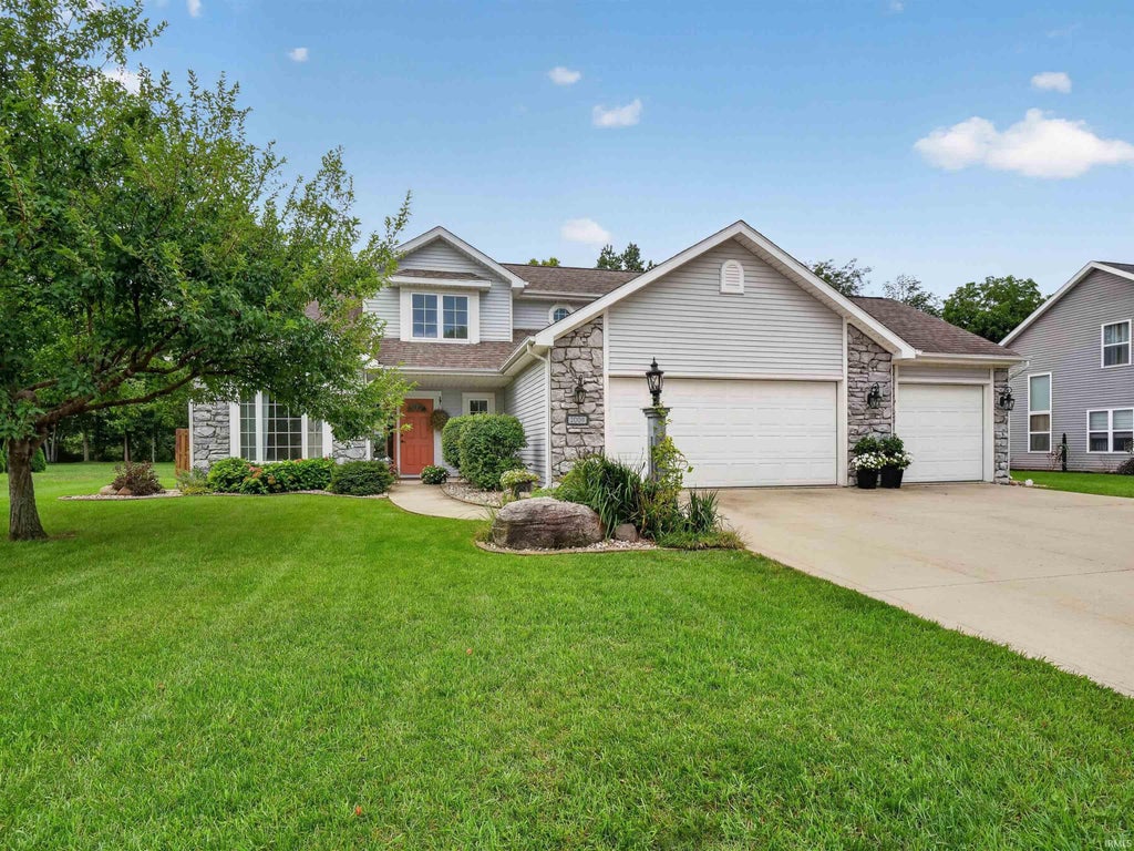 Photo of 2009 Miami Trail, Huntington, IN 46750 (MLS # 202636250)