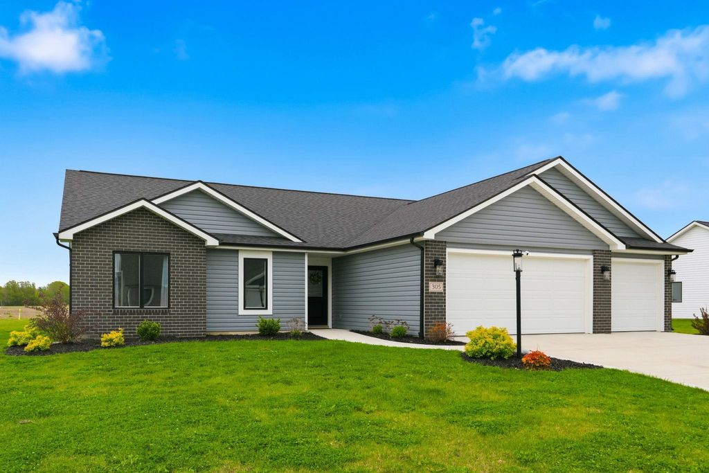 Photo of 305 Cottonwood Court, Markle, IN 46770 (MLS # 202617360)