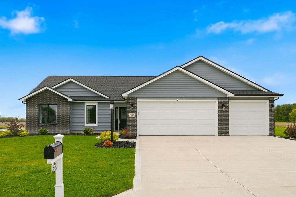 Photo of 305 Cottonwood Court, Markle, IN 46770 (MLS # 202617360)
