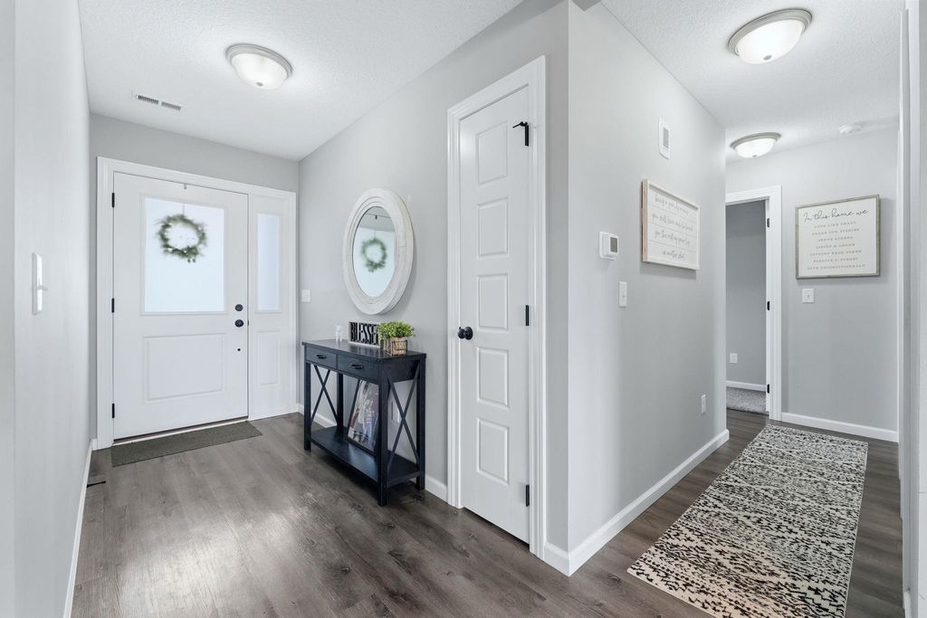 Photo of 305 Cottonwood Court, Markle, IN 46770 (MLS # 202617360)