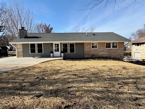 Photo of 121 Edgewood Drive, Bedford, IN 47421 (MLS # 202602529)