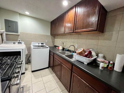 Tiny photo for 225 E Columbia Street, Logansport, IN 46947 (MLS # 202541514)