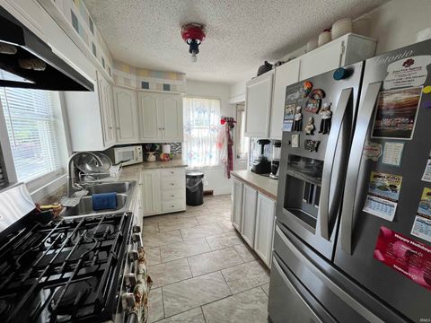 Tiny photo for 225 E Columbia Street, Logansport, IN 46947 (MLS # 202541514)