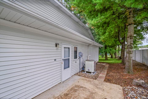 Tiny photo for 21 Stingley Drive, Rossville, IN 46065 (MLS # 202639537)
