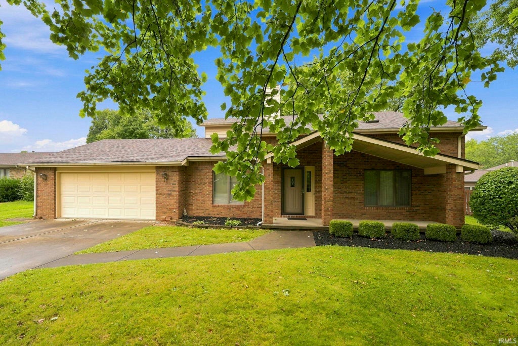 Photo of 4208 W Hummingbird Way, Muncie, IN 47304 (MLS # 202633860)