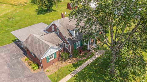 Tiny photo for 501 Third Avenue, Jasper, IN 47546 (MLS # 202625435)