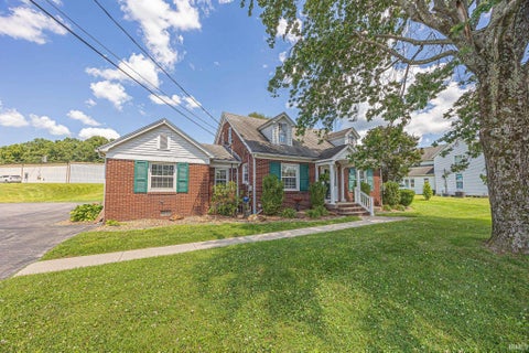Tiny photo for 501 Third Avenue, Jasper, IN 47546 (MLS # 202625435)