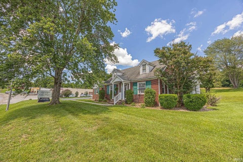 Tiny photo for 501 Third Avenue, Jasper, IN 47546 (MLS # 202625435)