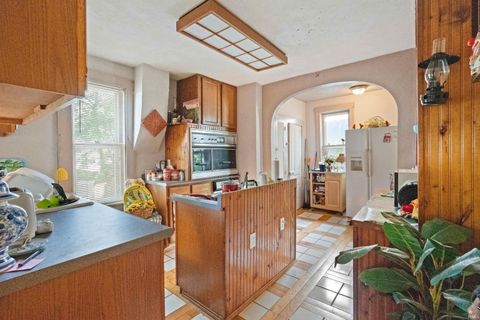 Tiny photo for 522 W Walnut Street, Kokomo, IN 46901 (MLS # 202601378)