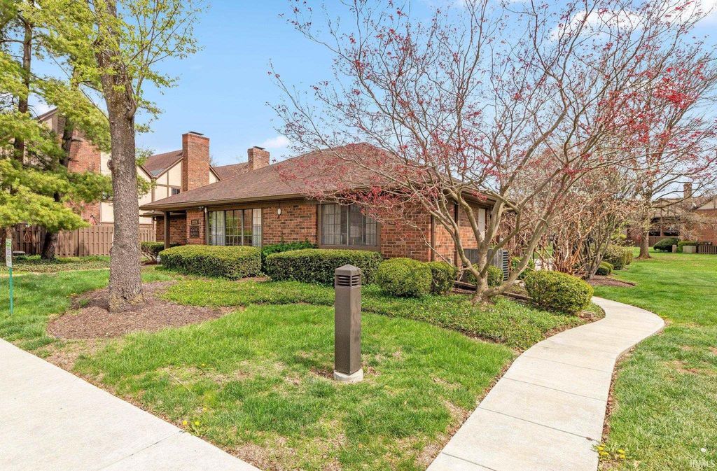 Photo of 2257 Rome Drive, Indianapolis, IN 46228 (MLS # 202611938)