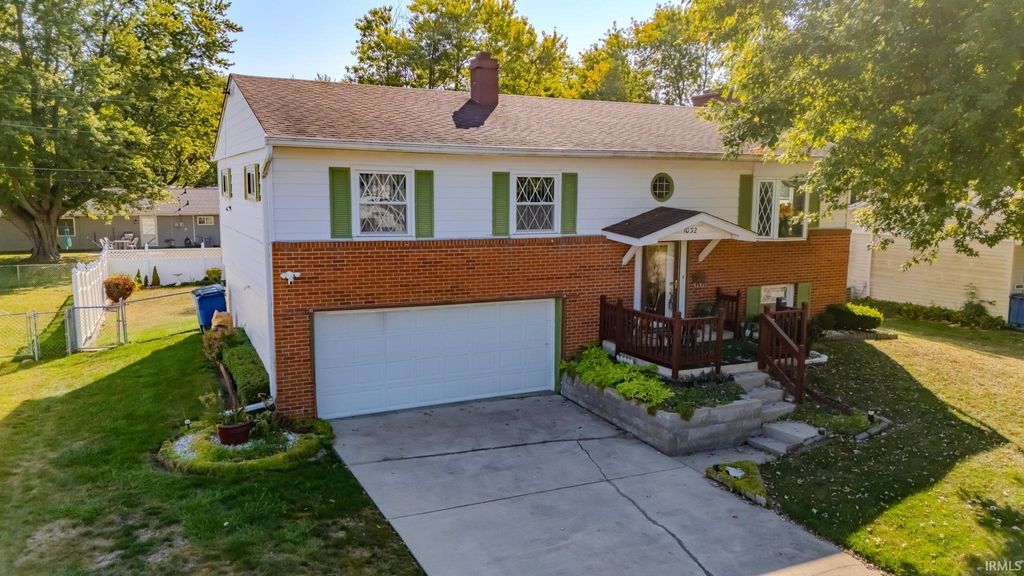 Photo of 1032 Brandon Avenue, Marion, IN 46952 (MLS # 202537974)