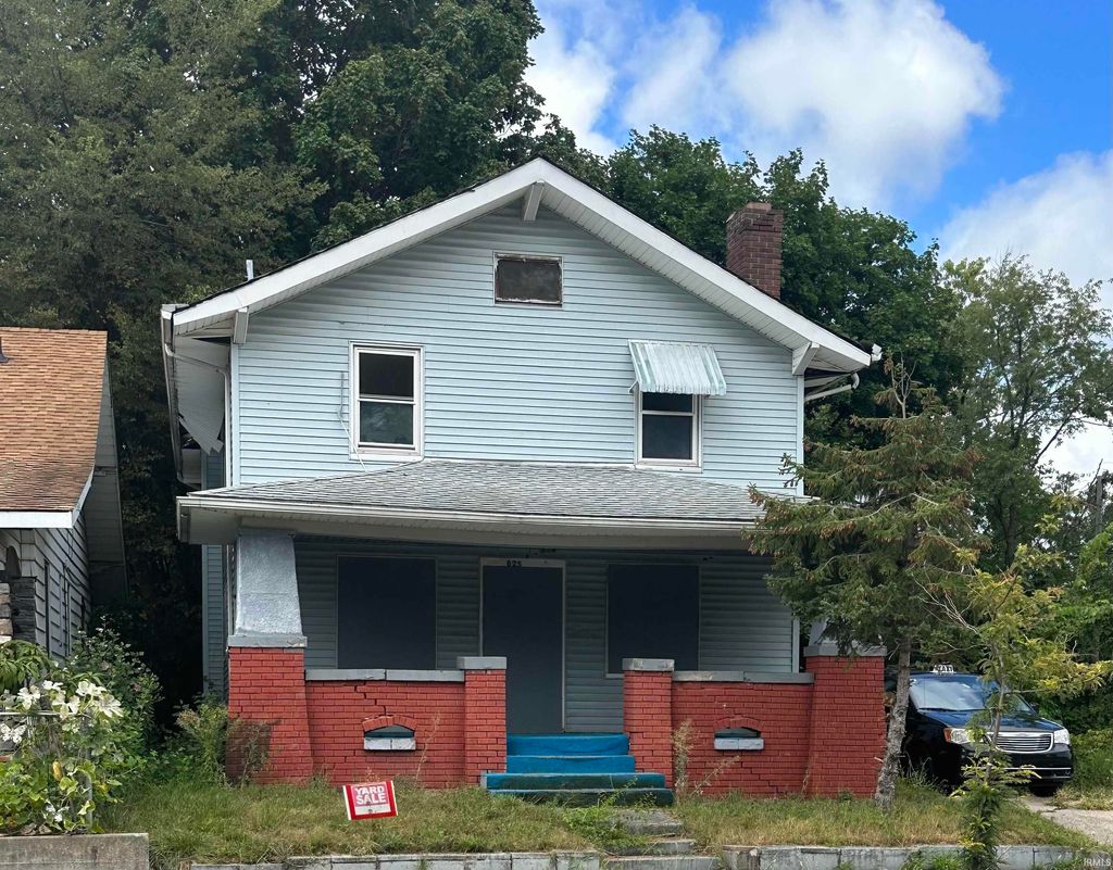 Photo of 625 E Dubail Avenue, South Bend, IN 46613 (MLS # 202613361)