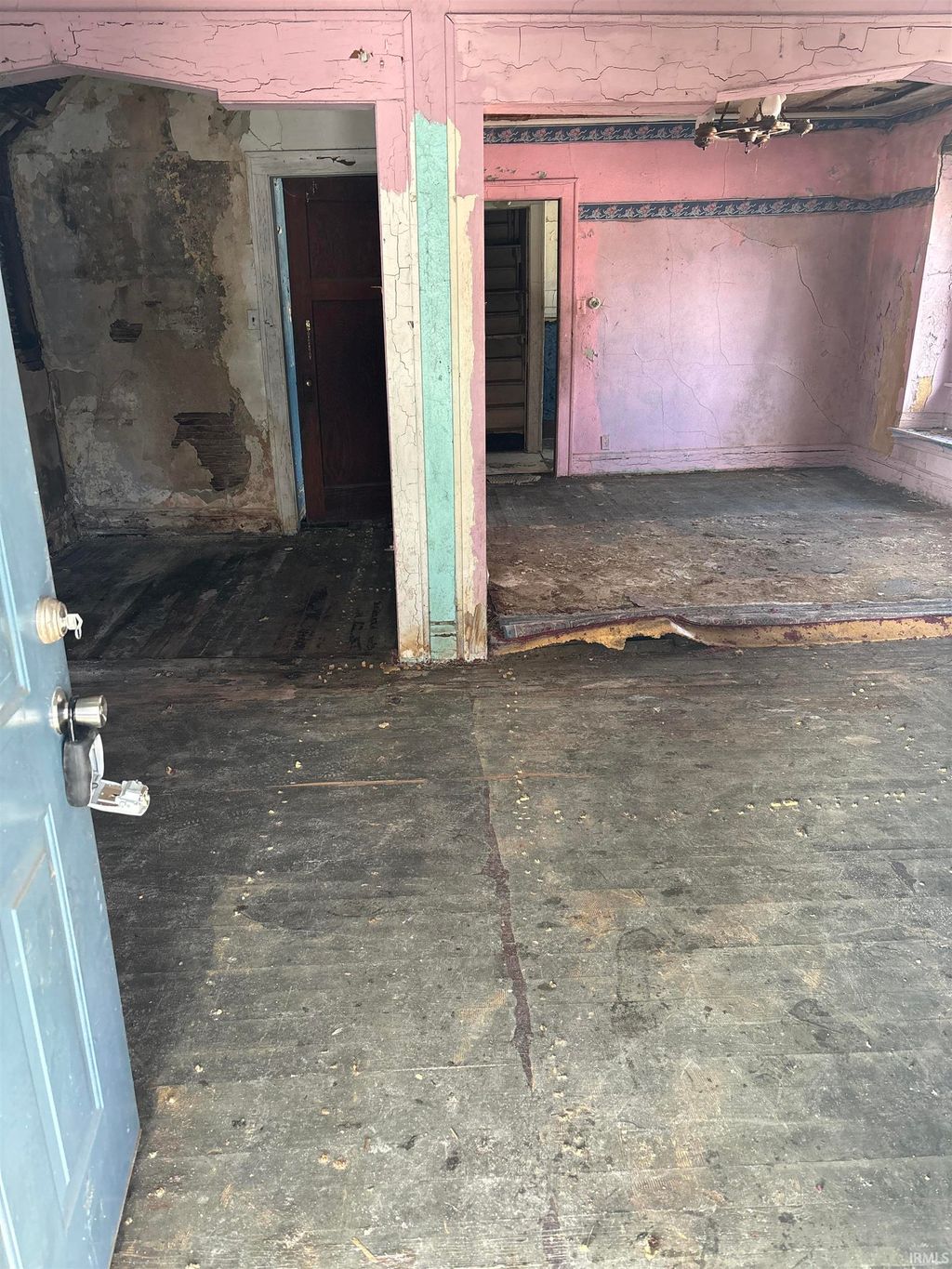 Photo of 625 E Dubail Avenue, South Bend, IN 46613 (MLS # 202613361)