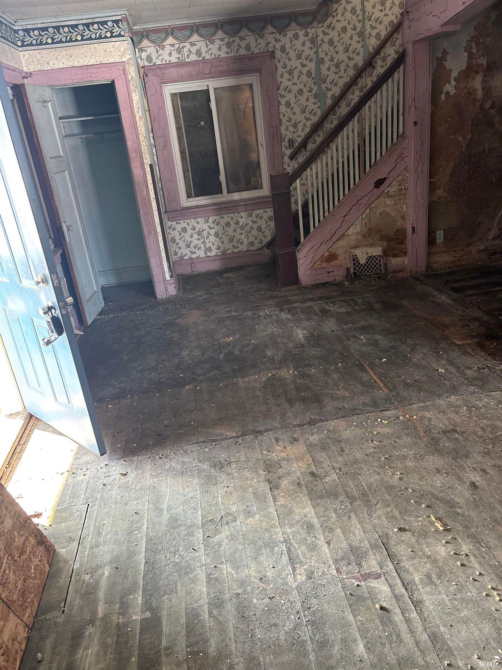 Photo of 625 E Dubail Avenue, South Bend, IN 46613 (MLS # 202613361)