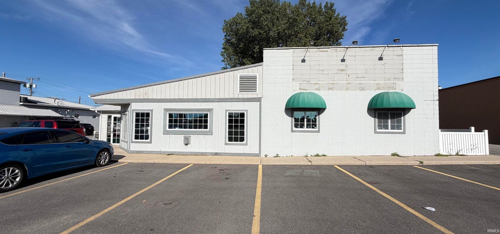 Photo of 508 W Lincoln Avenue, Goshen, IN 46526 (MLS # 202634914)